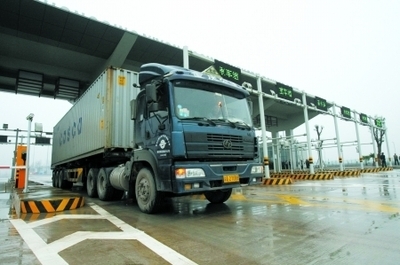 重庆口岸实行7×24小时通关，市民10多秒就能自助通关，海淘商品即到即检即放