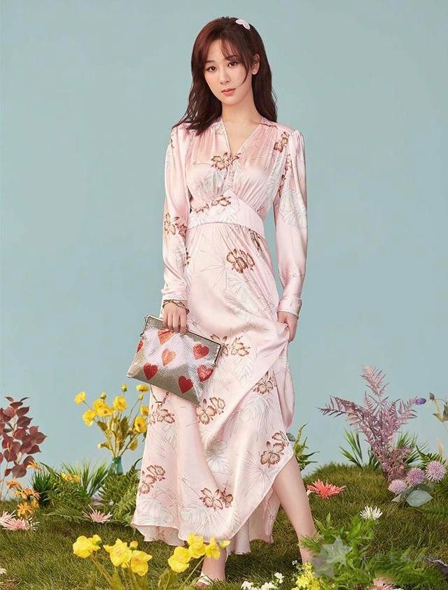 COACH蔻驰官网 - 女士产品系列代言人杨紫_展现青春魅力9