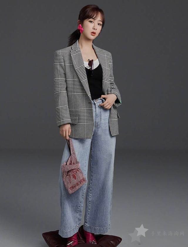 COACH蔻驰官网 - 女士产品系列代言人杨紫_展现青春魅力13