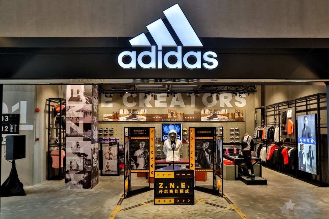 深圳阿迪达斯折扣店哪里价格最便宜，Adidas旗舰店地址电话