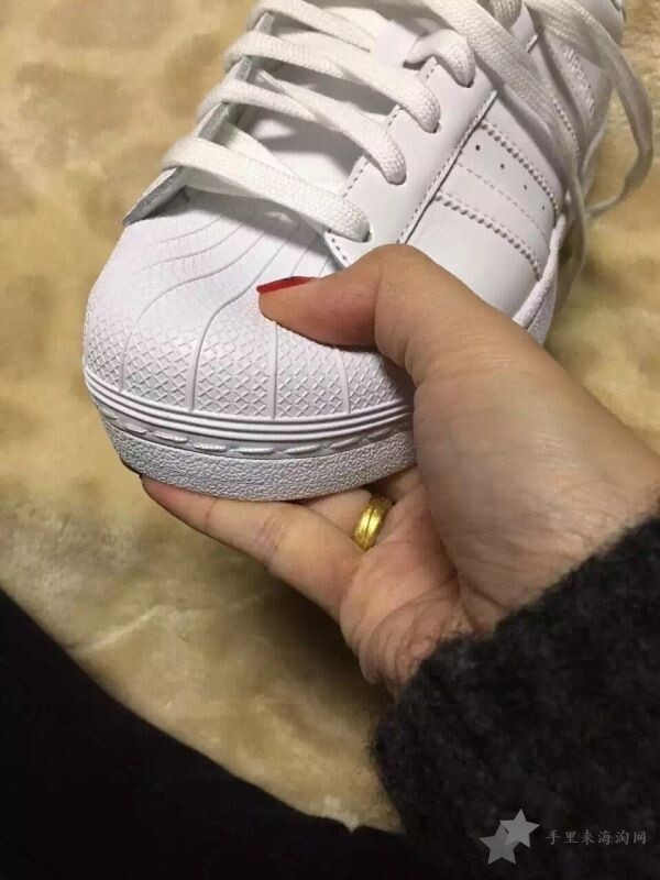 阿迪达斯Adidas贝壳头鞋如何辨别真假